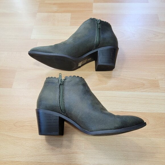 Journee Tessa Cutout Bootie in Faux Leather | Size: 8 - Picture 2 of 8